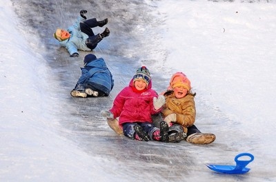 Инструкция по правилам безопасного поведения воспитанников при катании со  снежной горки | В детский сад