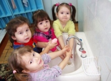 Техника безопасности детей в детском саду в умывальной и туалетной комнате.